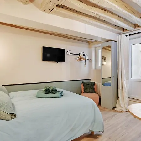 Апартаменты Cozy In Le Marais - Fully Equipped